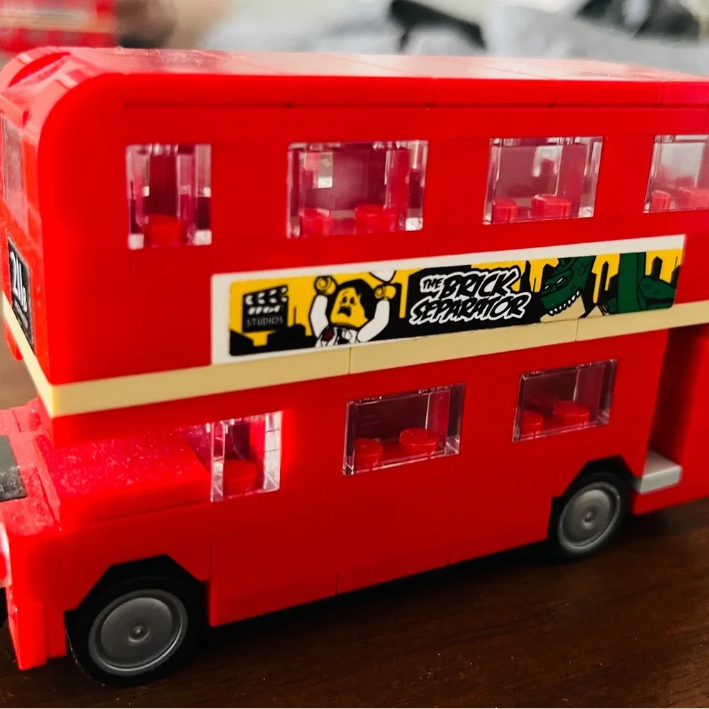 LEGO Authentic London Double-Decker Red Bus - Picture 4 of 5